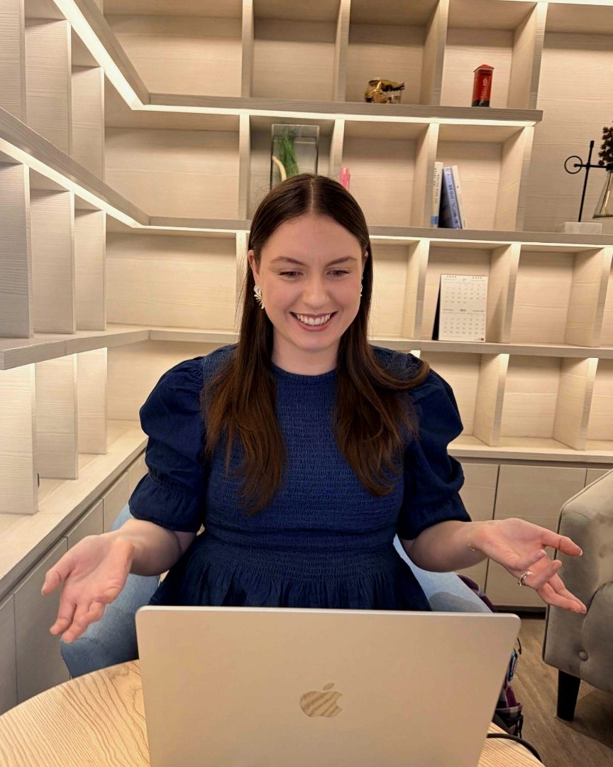 Emma McEnroe smiling while teaching an online English lesson